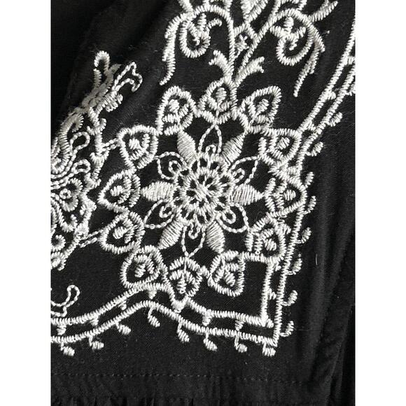 One Clothing Womens Dress Sz Medium Black White Embroidered Bohochic - Picture 3 of 5